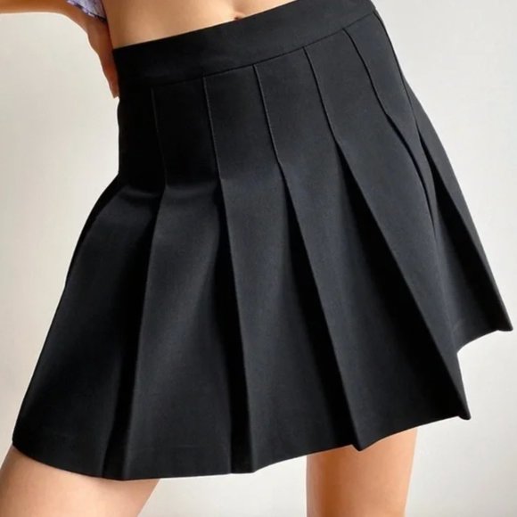 Aritzia Dresses & Skirts - Aritzia Sunday Best Pleated Olive Mini Skirt